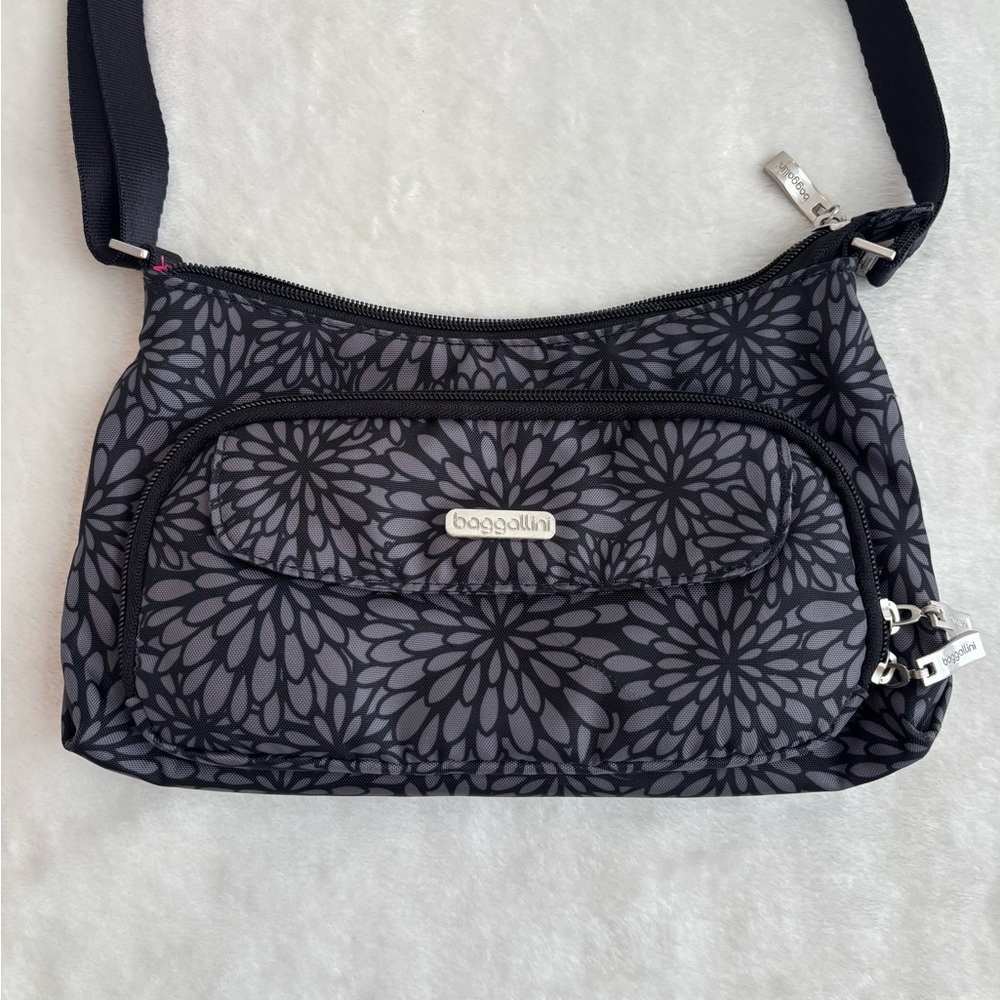 Baggallini Pewter Flo patterned Crossbody Bag